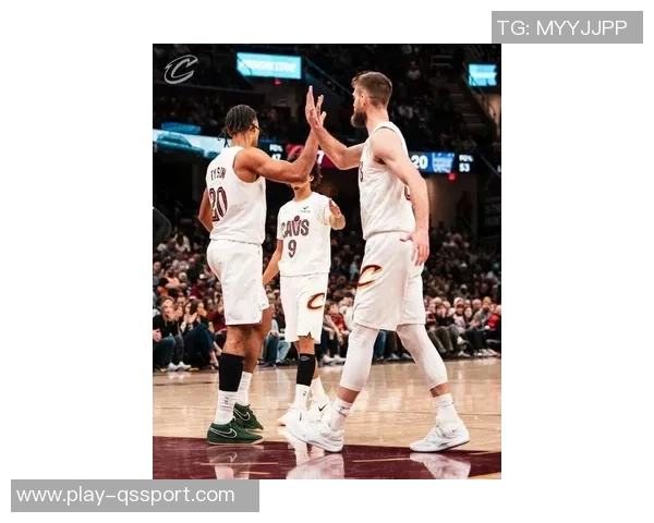 内外结合！米切尔与小莫布里上半场各自贡献12分5篮板2助攻表现出色